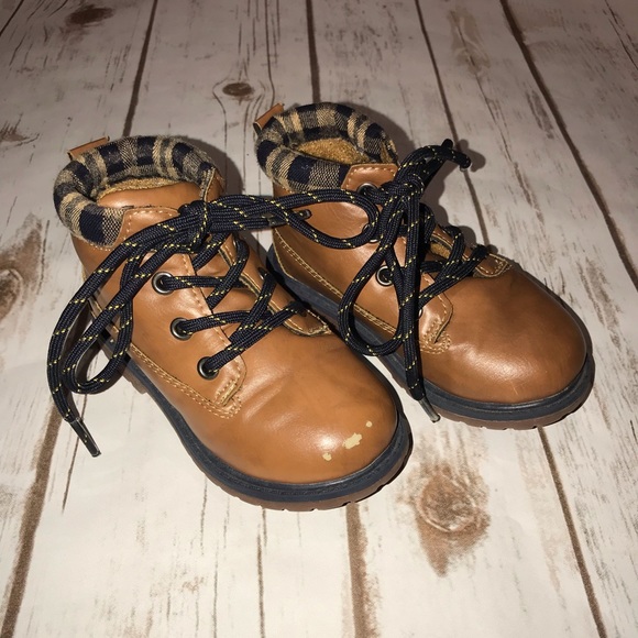 $7 or 3/$15 Oshkosh B’gosh all weather boots - Picture 2 of 8
